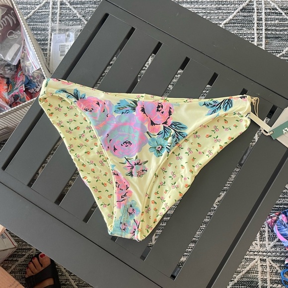 Maaji Kept Promises Alana Reversible Bikini Bottoms. - Picture 4 of 9